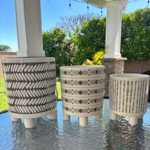 Pier 1. Set of 3 pot planters.